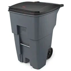 Rubbermaid Brute 95 Gallon Rollout Trash Can W/ Lid