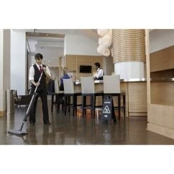 Rubbermaid 18 In Pulse Microfiber Single-Sided Flat Spray Mop W/ 56 In Handle (Black) -Rubbermaid 278770 w DetailedProductView4 Lg