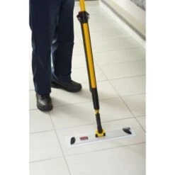 Rubbermaid Pulse Mop W/ 18 In Frame And 52 In Handle (Yellow/black) -Rubbermaid 779035 w DetailedProductView5 Lg