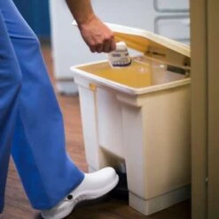 Rubbermaid Step Can, 8 Gal, Stationary, Rectangular, Plastic, Beige -Rubbermaid PI Asset 1771871